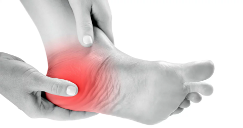 Почему болит пятка и больно наступать при ходьбе? Лечение в домашних условиях.